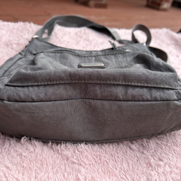 Baggallini gray shoulder or crossbody bag with security wallet - Picture 5 of 7